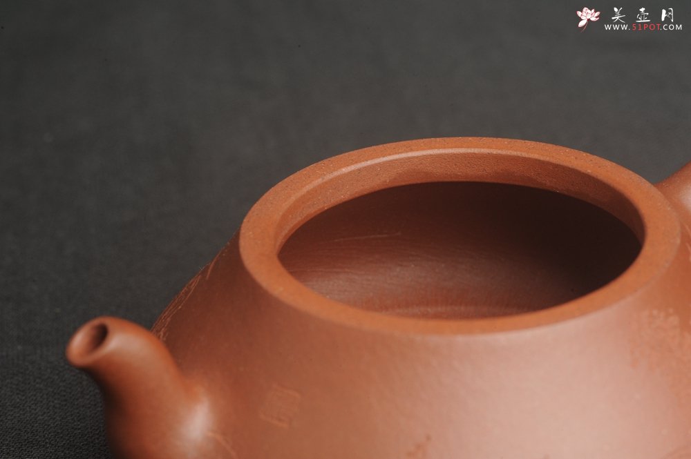 紫砂壶图片：特好底曹青全手工扁瓢  装饰山水 特文气 - 宜兴紫砂壶网