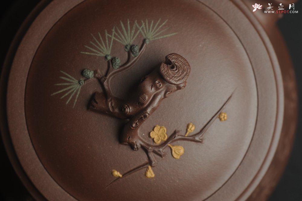 紫砂壶图片：美壶年底特惠 精品松竹梅紫砂壶 厚德载物 - 宜兴紫砂壶网