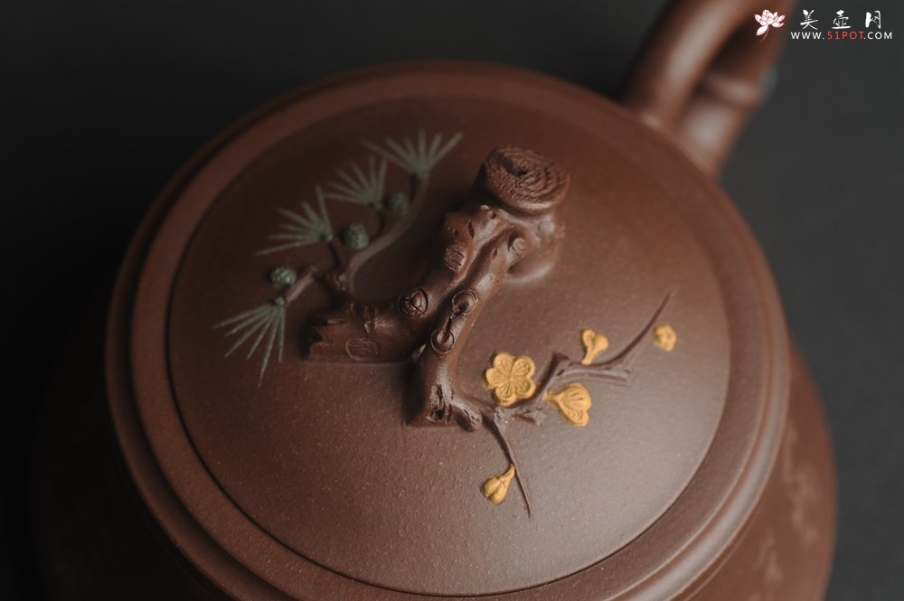 紫砂壶图片：美壶特惠 优质紫泥松竹梅紫砂茶壶 厚德载物 茶人醉爱 - 宜兴紫砂壶网