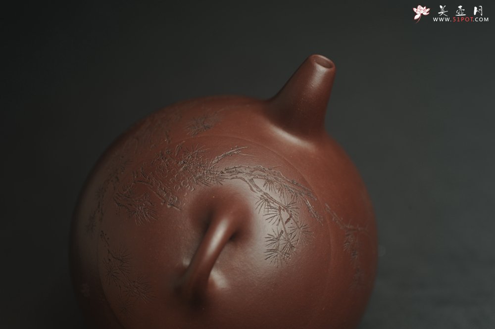 紫砂壶图片：美壶特惠 超精致老紫泥秦权壶 装饰通景长青松 特文气 不输2000元做工 - 宜兴紫砂壶网