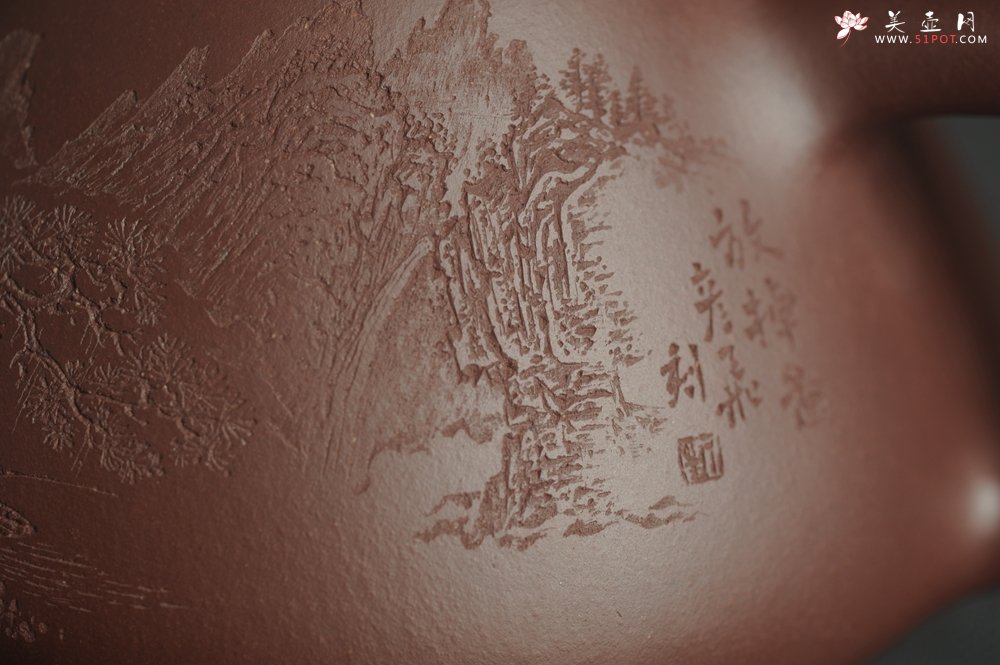紫砂壶图片：油润底曹青 全手工特好子冶石瓢 强强联合工艺师刘彦飞装饰山水图 特文气 - 宜兴紫砂壶网