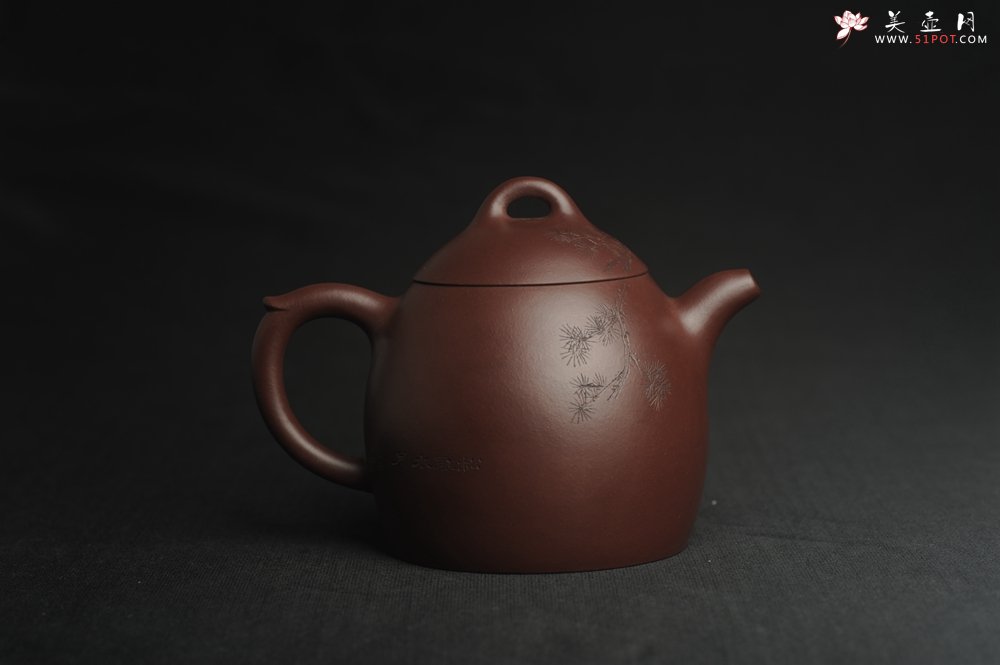 紫砂壶图片：美壶特惠 超精致老紫泥秦权壶 装饰通景长青松 特文气 不输2000元做工 - 宜兴紫砂壶网