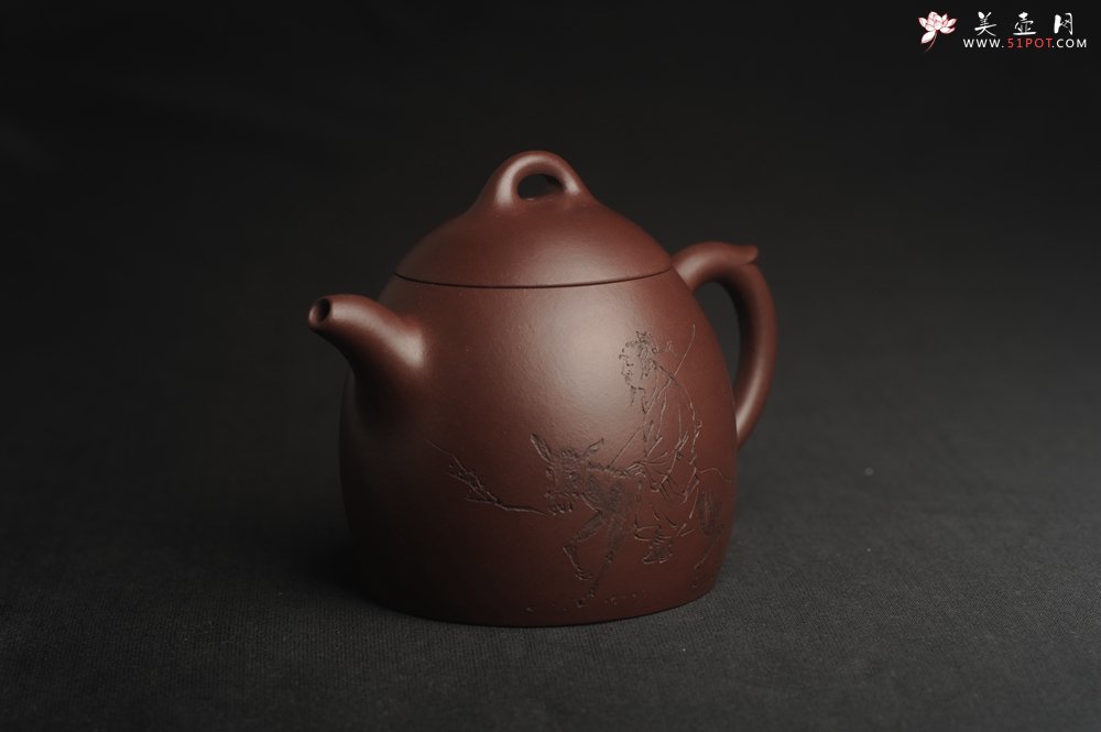 紫砂壶图片：,美壶特惠 超精致老紫泥秦权壶 装饰老子出关图 特文气 不输2000元做工 - 宜兴紫砂壶网