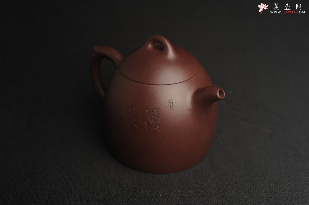 紫砂壶图片：,美壶特惠 超精致老紫泥秦权壶 装饰老子出关图 特文气 不输2000元做工 - 宜兴紫砂壶网