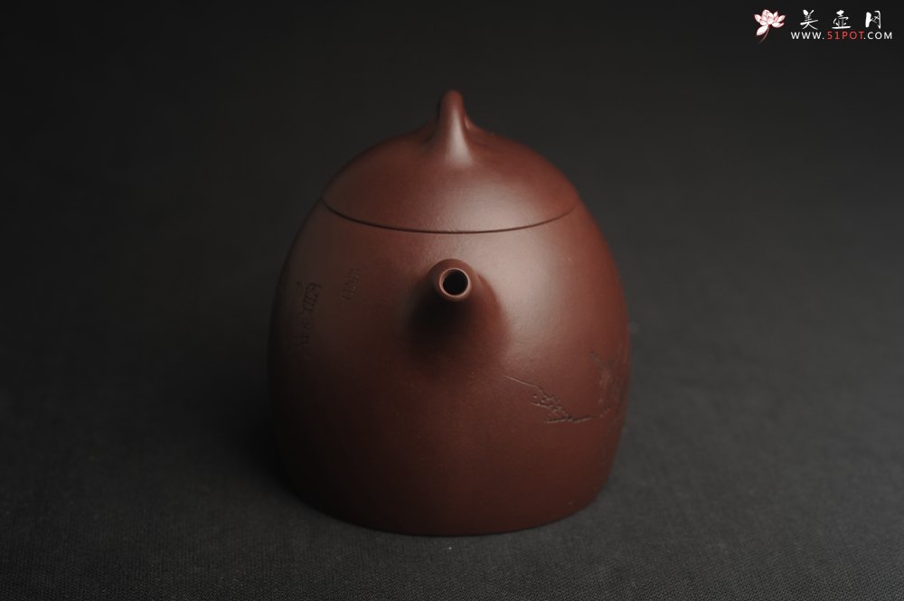 紫砂壶图片：,美壶特惠 超精致老紫泥秦权壶 装饰老子出关图 特文气 不输2000元做工 - 宜兴紫砂壶网