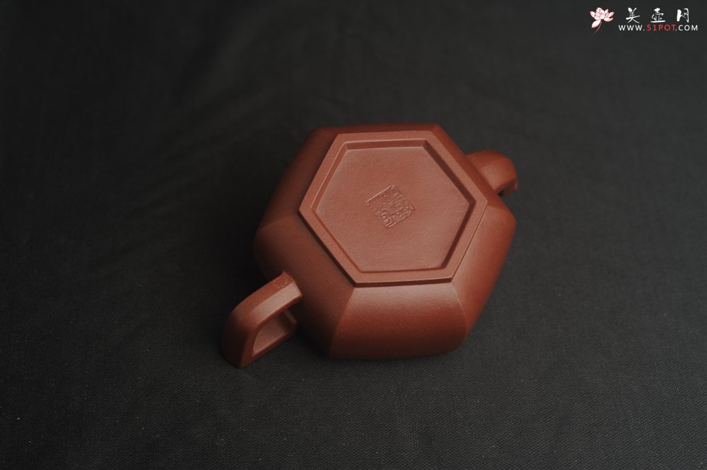 紫砂壶图片：美壶特惠 泥料超好 原矿紫红泥精致全手工六方雪华壶 - 宜兴紫砂壶网