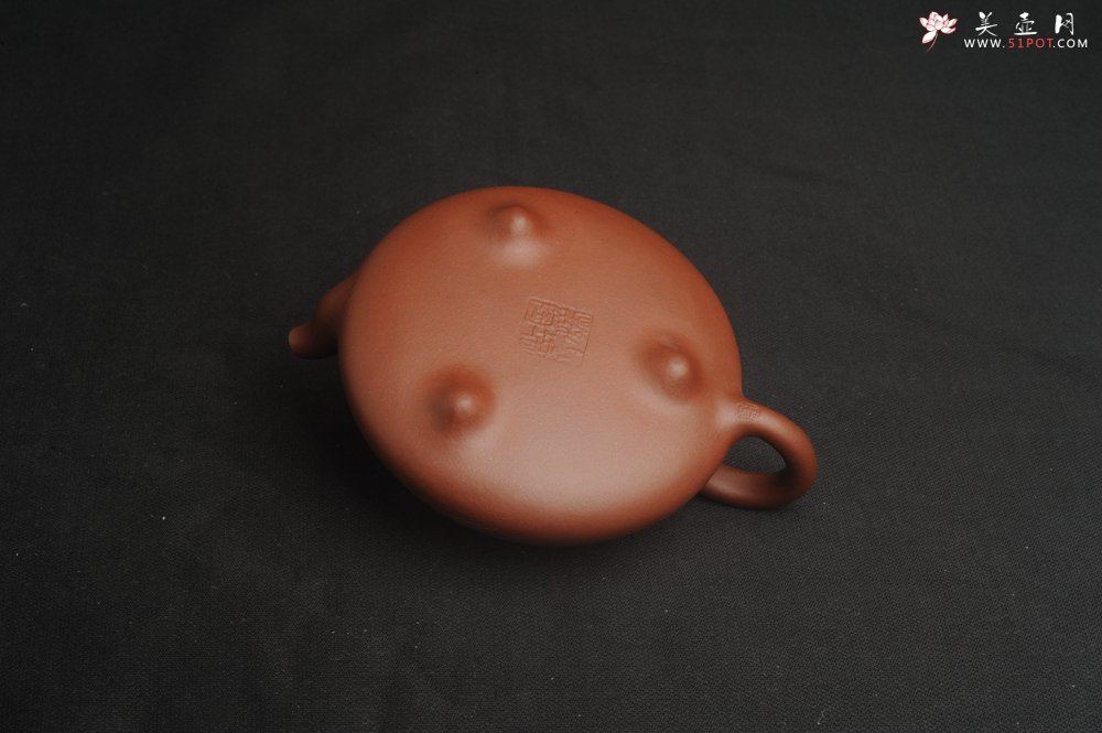 紫砂壶图片：特好底曹青全手工扁瓢  装饰山水 特文气 - 宜兴紫砂壶网