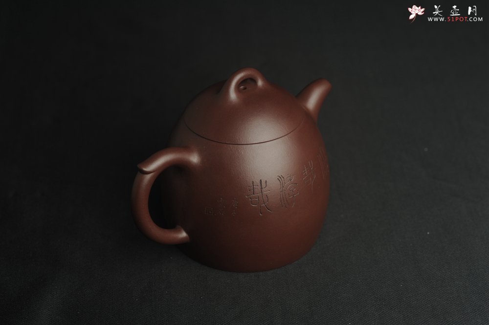 紫砂壶图片：,美壶特惠 超精致老紫泥秦权壶 装饰老子出关图 特文气 不输2000元做工 - 宜兴紫砂壶网