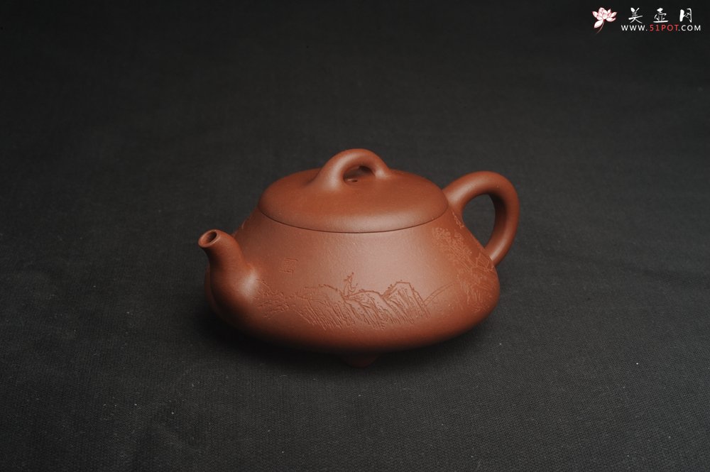 紫砂壶图片：特好底曹青全手工扁瓢  装饰山水 特文气 - 宜兴紫砂壶网