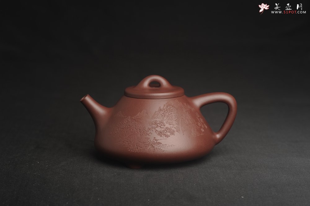 紫砂壶图片：油润底曹青 全手工特好子冶石瓢 强强联合工艺师刘彦飞装饰山水图 特文气 - 宜兴紫砂壶网
