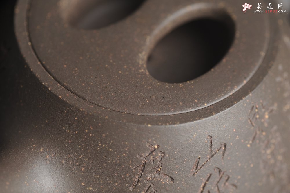 紫砂壶图片：美壶特惠 精致青段牛盖霸王石瓢 古今多少事都付笑谈中 - 宜兴紫砂壶网