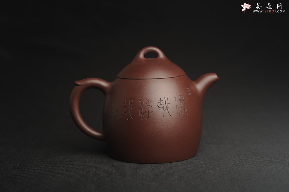 紫砂壶图片：,美壶特惠 超精致老紫泥秦权壶 装饰老子出关图 特文气 不输2000元做工 - 宜兴紫砂壶网