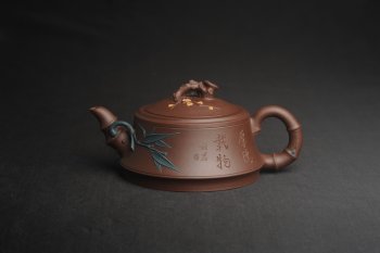 紫砂壶图片：美壶特惠 优质紫泥松竹梅紫砂茶壶 厚德载物 茶人醉爱 - 宜兴紫砂壶网