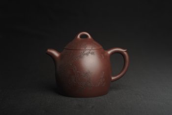 紫砂壶图片：美壶特惠 超精致老紫泥秦权壶 装饰通景长青松 特文气 不输2000元做工 - 宜兴紫砂壶网