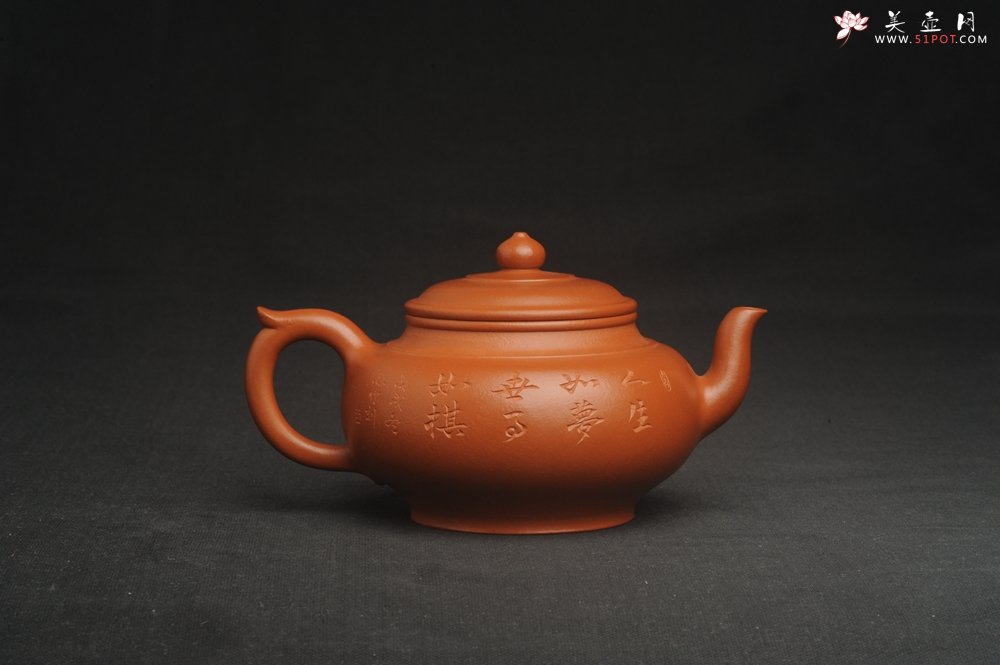 紫砂壶图片：潜力股周小培全手演绎朱泥笑樱壶 中品难度大 方健老师装饰对弈图 - 宜兴紫砂壶网