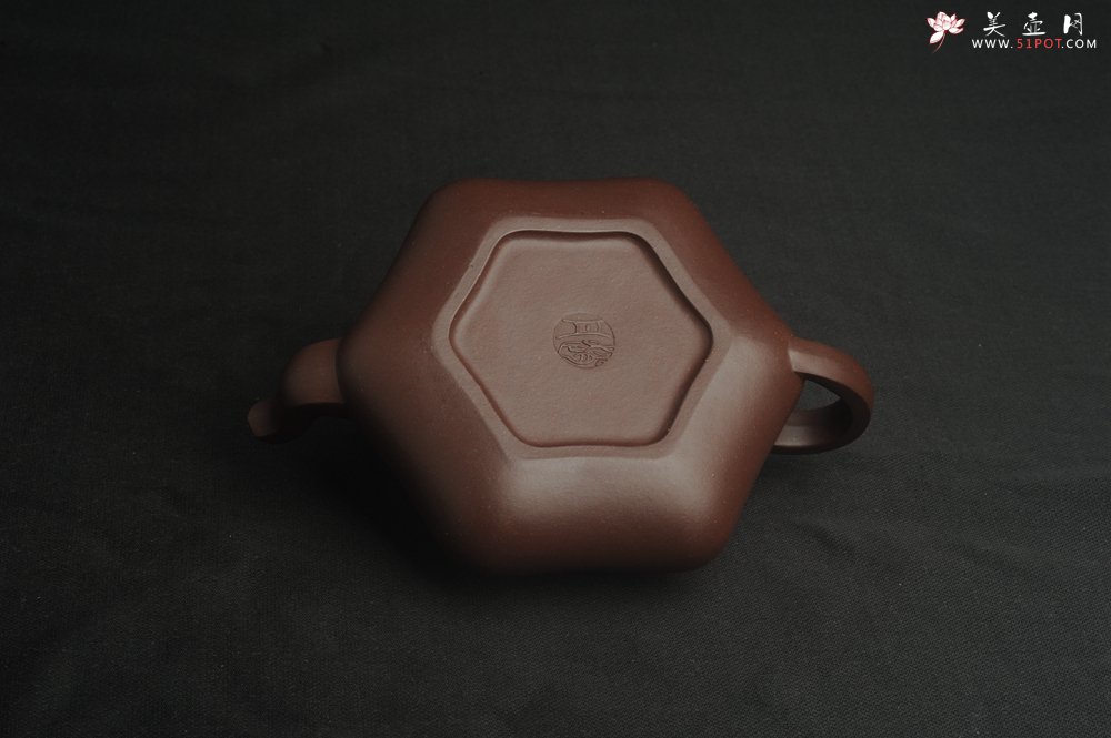 紫砂壶图片：美壶特惠 精致老紫泥六方福缘壶 茶人醉爱 - 宜兴紫砂壶网
