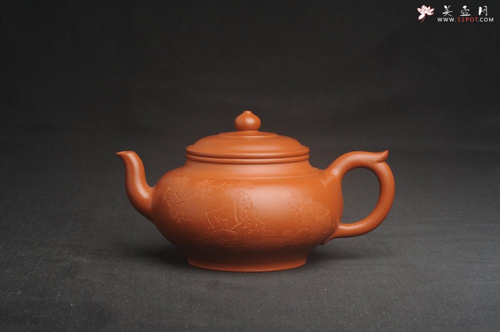 紫砂壶图片：潜力股周小培全手演绎朱泥笑樱壶 中品难度大 方健老师装饰对弈图 - 宜兴紫砂壶网