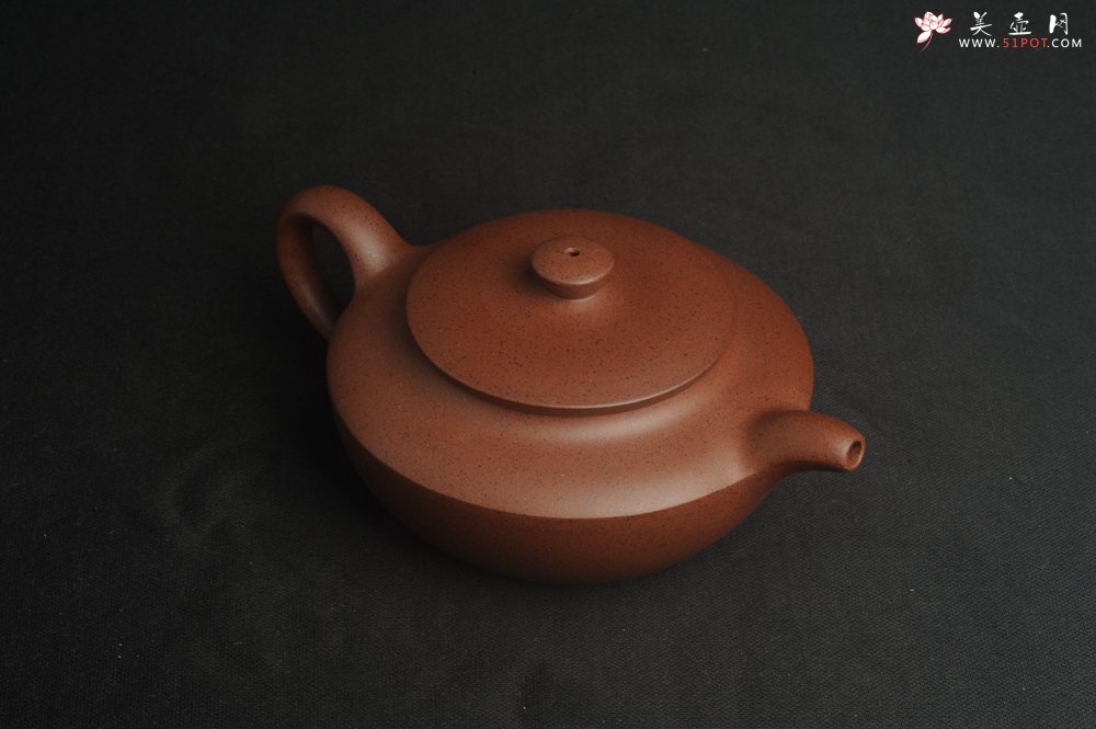 紫砂壶图片：美壶特惠 精致铁星砂紫泥汉扁壶 茶人醉爱 - 宜兴紫砂壶网