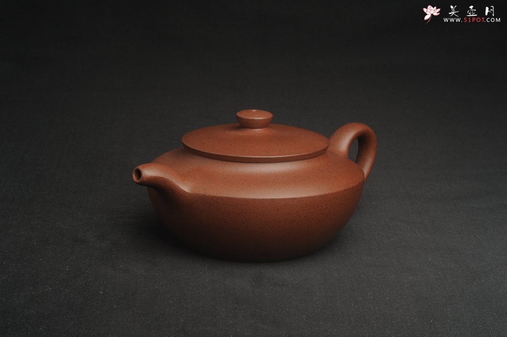 紫砂壶图片：美壶特惠 精致铁星砂紫泥汉扁壶 茶人醉爱 - 宜兴紫砂壶网
