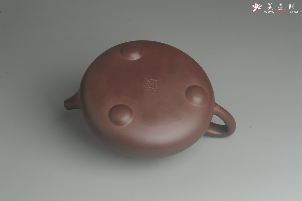 紫砂壶图片：美壶特惠 学学老师超大精致紫泥祥云满瓢茶壶 茶人醉爱 - 宜兴紫砂壶网