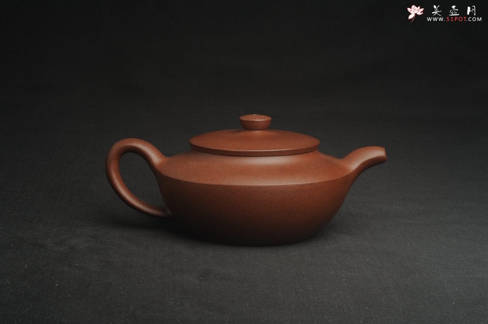 紫砂壶图片：美壶特惠 精致铁星砂紫泥汉扁壶 茶人醉爱 - 宜兴紫砂壶网