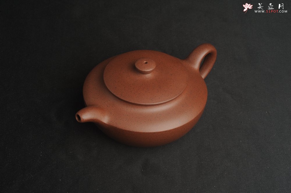 紫砂壶图片：美壶特惠 精致铁星砂紫泥汉扁壶 茶人醉爱 - 宜兴紫砂壶网