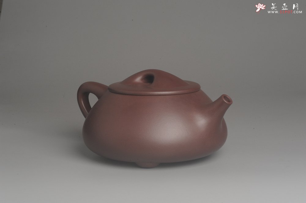 紫砂壶图片：美壶特惠 学学老师超大精致紫泥祥云满瓢茶壶 茶人醉爱 - 宜兴紫砂壶网