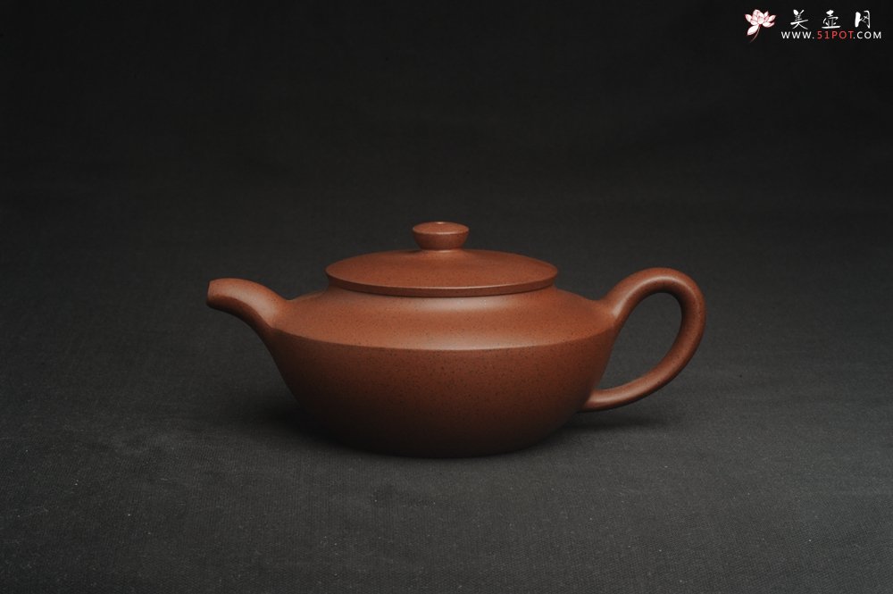 紫砂壶图片：美壶特惠 精致铁星砂紫泥汉扁壶 茶人醉爱 - 宜兴紫砂壶网