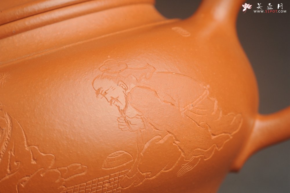 紫砂壶图片：潜力股周小培全手演绎朱泥笑樱壶 中品难度大 方健老师装饰对弈图 - 宜兴紫砂壶网