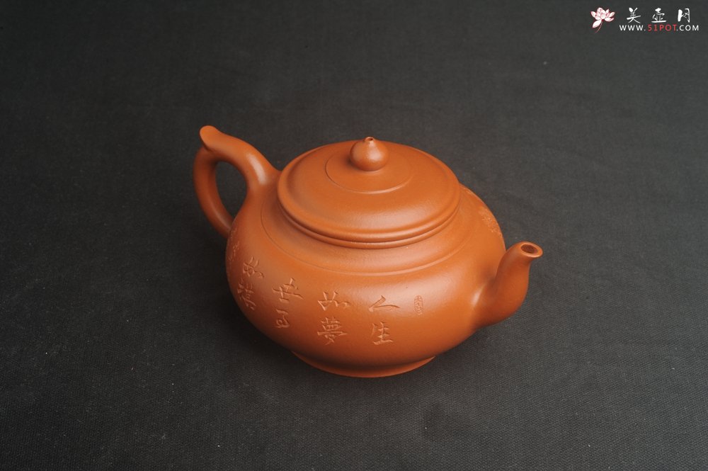 紫砂壶图片：潜力股周小培全手演绎朱泥笑樱壶 中品难度大 方健老师装饰对弈图 - 宜兴紫砂壶网