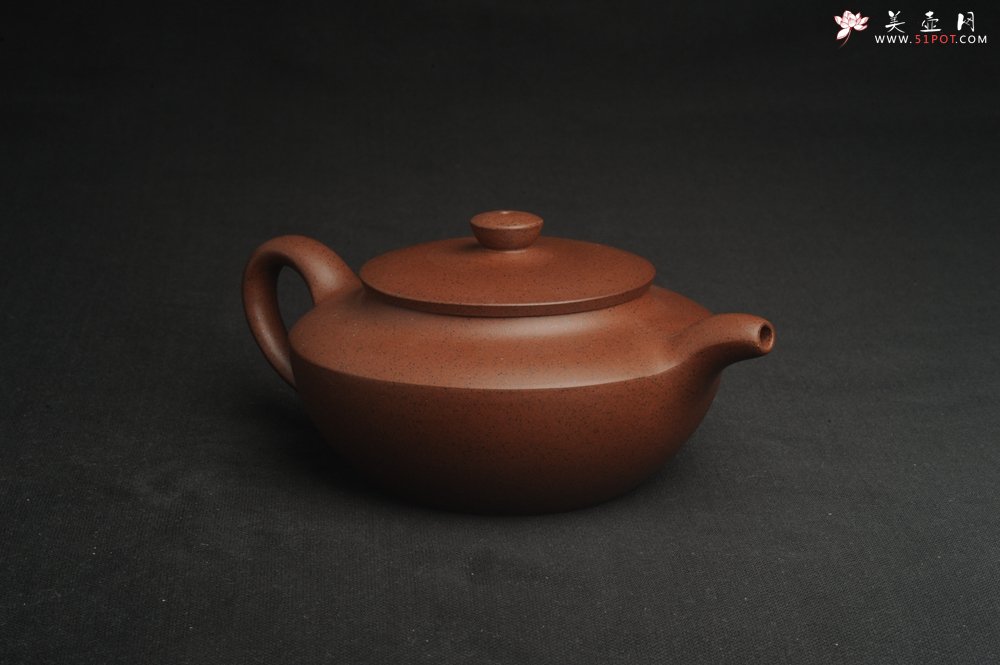 紫砂壶图片：美壶特惠 精致铁星砂紫泥汉扁壶 茶人醉爱 - 宜兴紫砂壶网