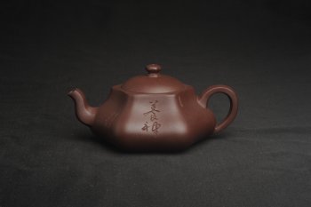 紫砂壶图片：美壶特惠 精致老紫泥六方福缘壶 茶人醉爱 - 宜兴紫砂壶网