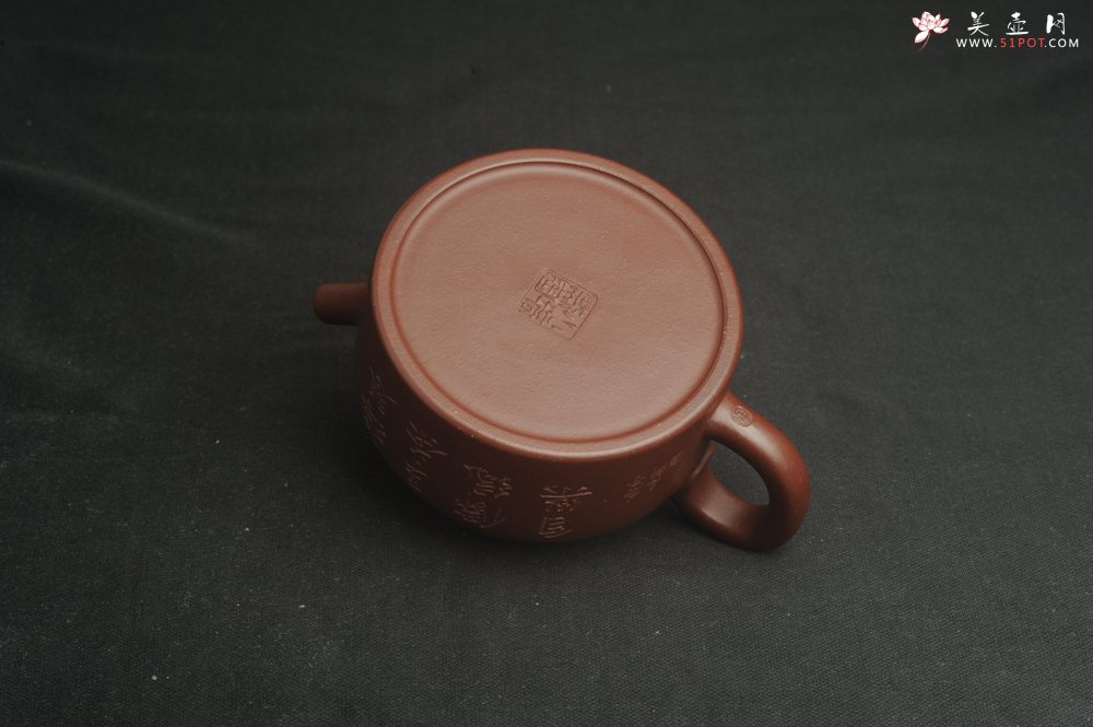 紫砂壶图片：油润黄龙山4号深井红皮龙 全手工德中壶 做工特好 装饰抚琴图 特文气 - 宜兴紫砂壶网