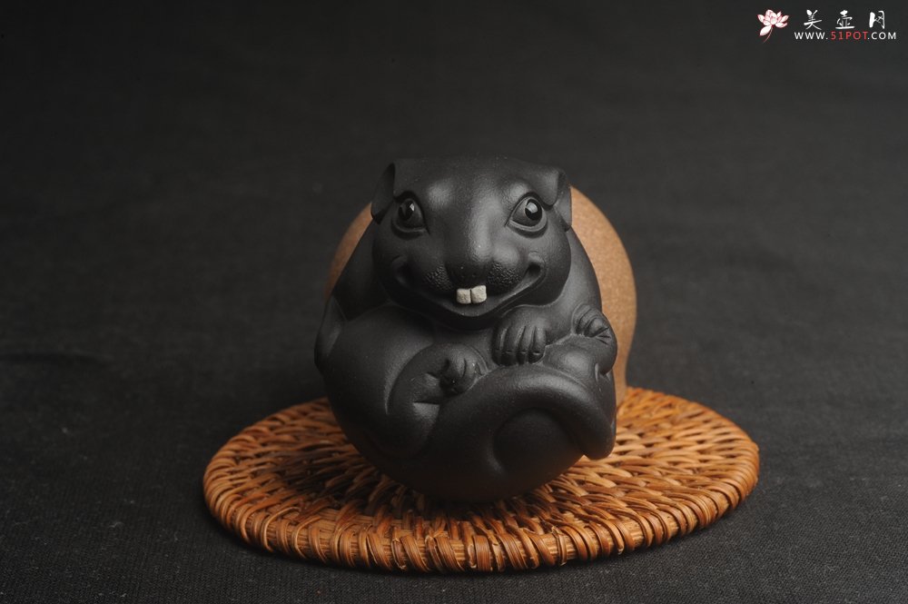 紫砂壶图片：美宠特惠 精致黑料  数（鼠）你最美 紫砂茶宠摆件  高6cm - 宜兴紫砂壶网