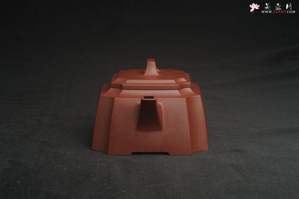 紫砂壶图片：,美壶特惠 全手工优质紫红泥精致抽角八方 特文气 - 宜兴紫砂壶网