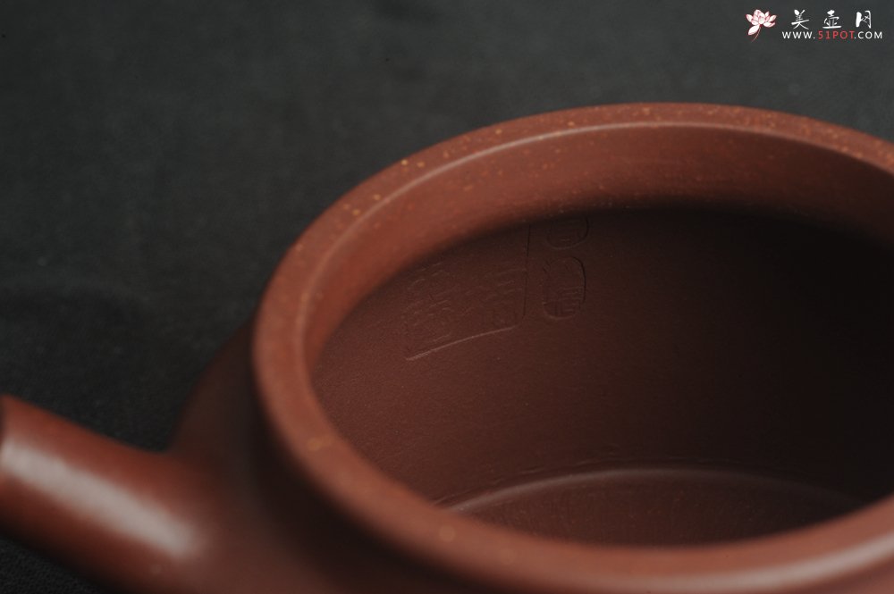 紫砂壶图片：油润黄龙山4号深井红皮龙 全手工德中壶 做工特好 装饰抚琴图 特文气 - 宜兴紫砂壶网