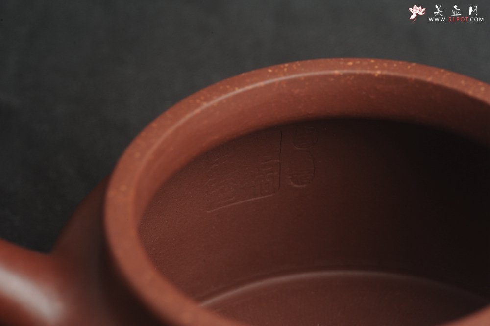 紫砂壶图片：油润黄龙山4号深井红皮龙 全手工德中壶 做工特好 装饰人物特文气 - 宜兴紫砂壶网