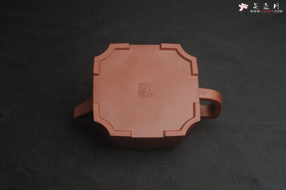 紫砂壶图片：,美壶特惠 全手工优质紫红泥精致抽角八方 特文气 - 宜兴紫砂壶网
