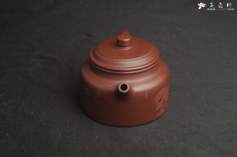 紫砂壶图片：油润黄龙山4号深井红皮龙 全手工德中壶 做工特好 装饰抚琴图 特文气 - 宜兴紫砂壶网