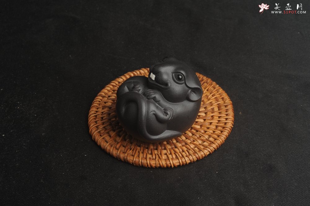 紫砂壶图片：美宠特惠 精致黑料  数（鼠）你最美 紫砂茶宠摆件  高6cm - 宜兴紫砂壶网