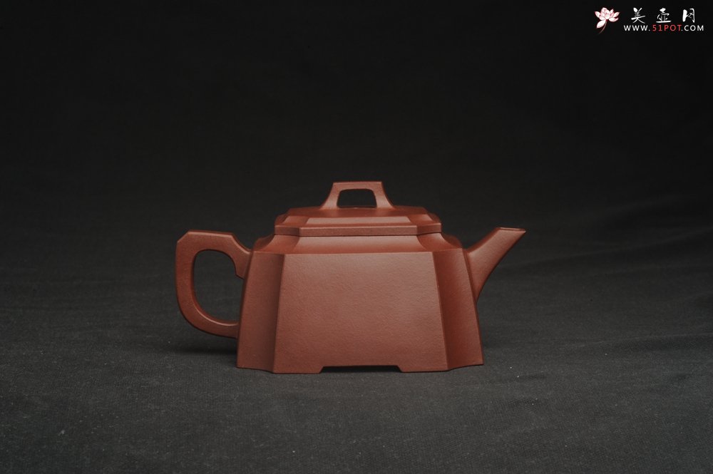 紫砂壶图片：,美壶特惠 全手工优质紫红泥精致抽角八方 特文气 - 宜兴紫砂壶网