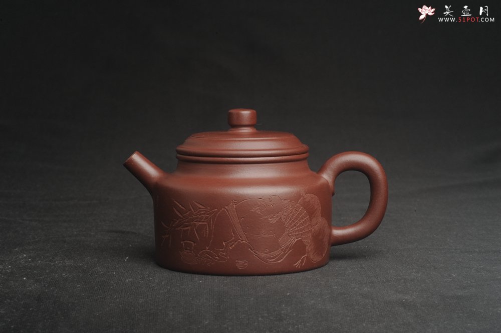 紫砂壶图片：油润黄龙山4号深井红皮龙 全手工德中壶 做工特好 装饰人物特文气 - 宜兴紫砂壶网