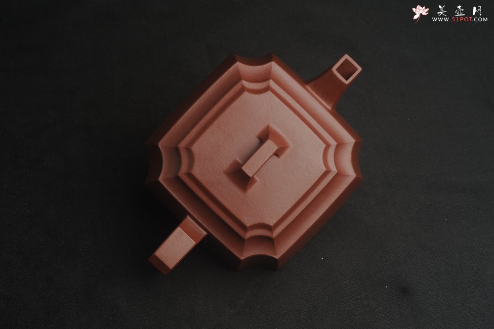 紫砂壶图片：,美壶特惠 全手工优质紫红泥精致抽角八方 特文气 - 宜兴紫砂壶网