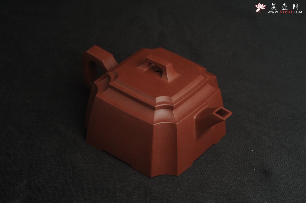 紫砂壶图片：,美壶特惠 全手工优质紫红泥精致抽角八方 特文气 - 宜兴紫砂壶网