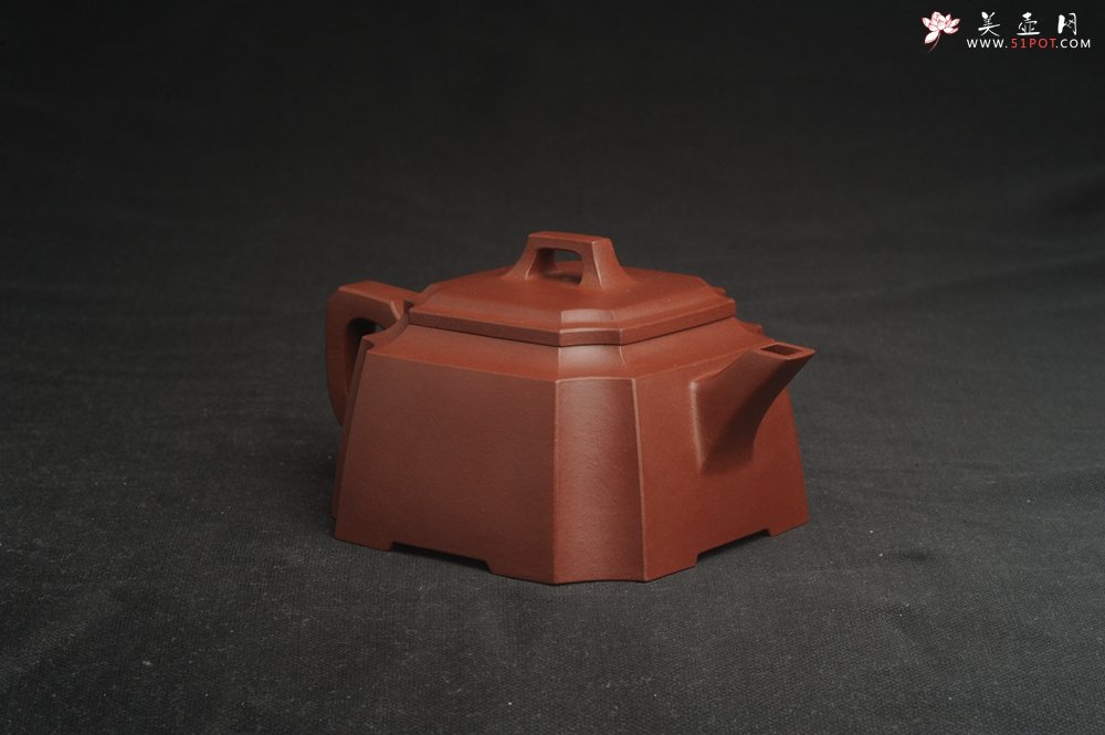 紫砂壶图片：,美壶特惠 全手工优质紫红泥精致抽角八方 特文气 - 宜兴紫砂壶网