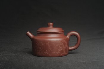 紫砂壶图片：油润黄龙山4号深井红皮龙 全手工德中壶 做工特好 装饰人物特文气 - 宜兴紫砂壶网