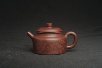 紫砂壶图片：油润黄龙山4号深井红皮龙 全手工德中壶 做工特好 装饰抚琴图 特文气 - 宜兴紫砂壶网