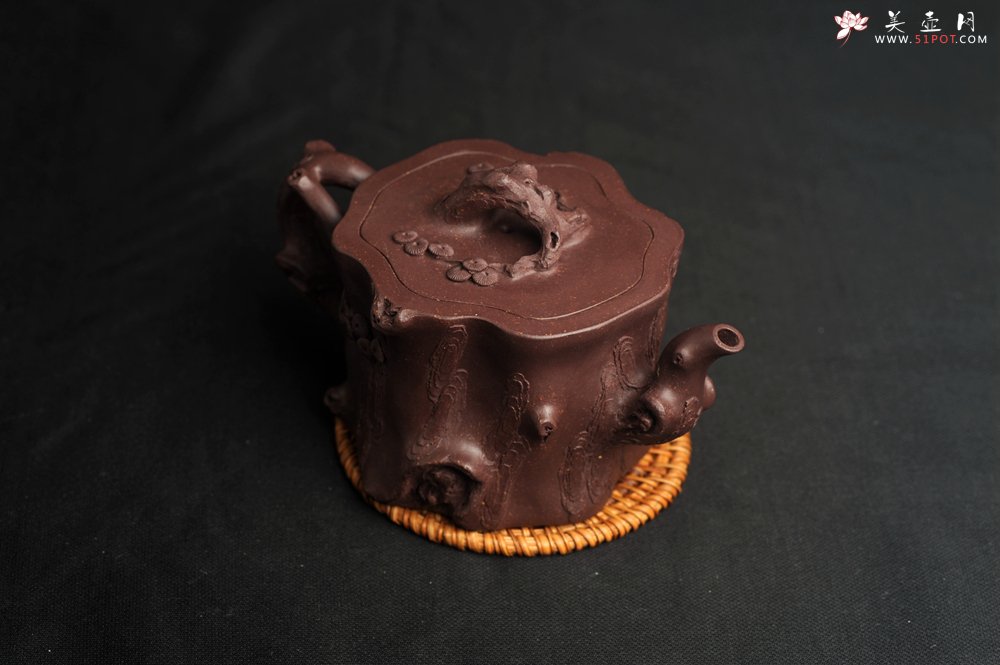 紫砂壶图片：潜力股唐老师 全手工精致老紫泥松桩壶 肌理丰富生动 期待与您结缘 - 宜兴紫砂壶网