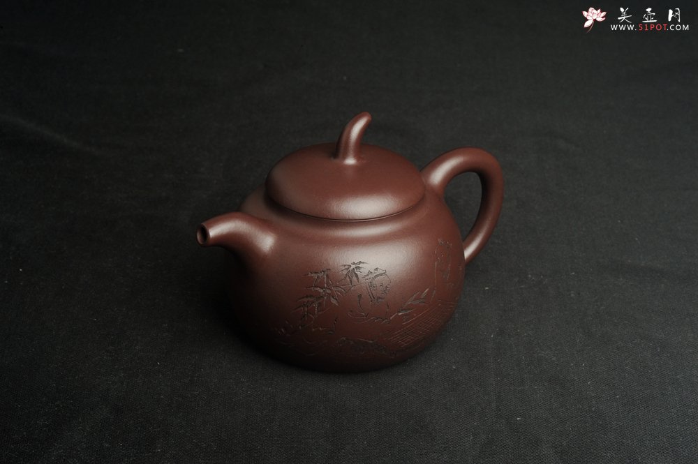 紫砂壶图片：特油润底曹青 全手工一捺底景舟茄段 装饰人物特文气 期待与亲结缘 - 宜兴紫砂壶网