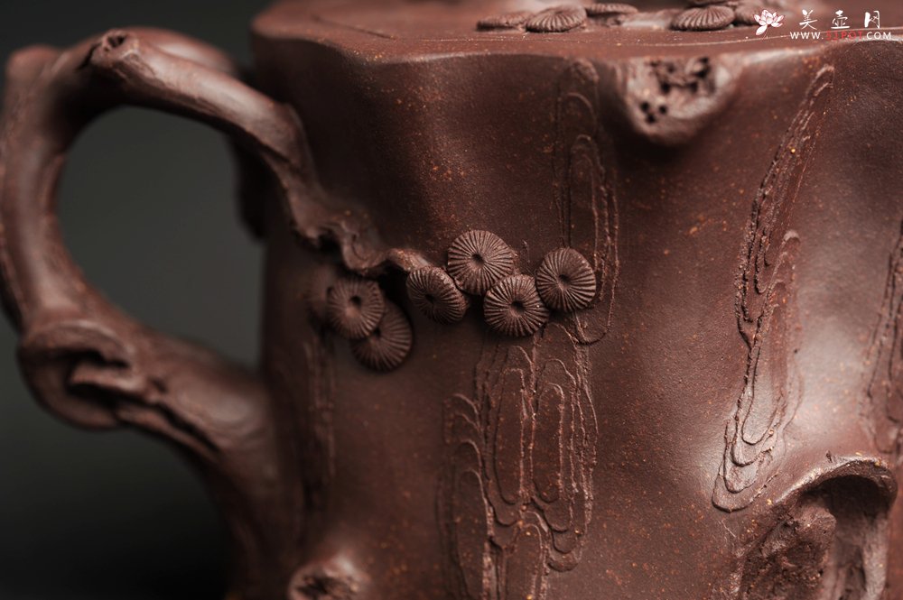紫砂壶图片：潜力股唐老师 全手工精致老紫泥松桩壶 肌理丰富生动 期待与您结缘 - 宜兴紫砂壶网